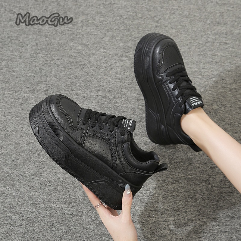 Białe sneakersy na platformie  – Leather Sneaker Care Kit recenzja i cena